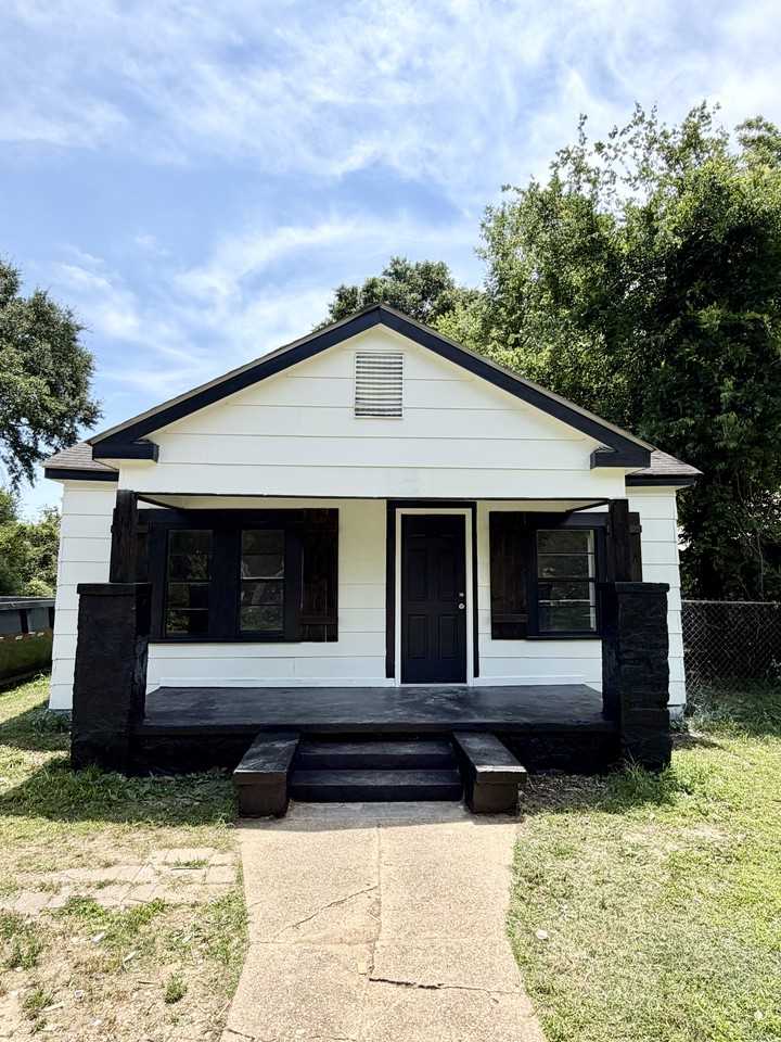2606 6th Ave N - Photo 2 of 2