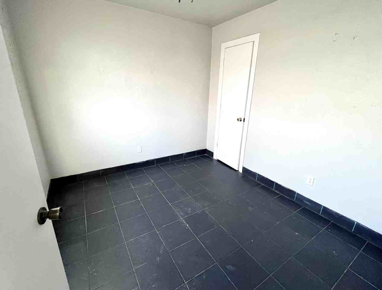 304 S B St #1 - Photo 5 of 6