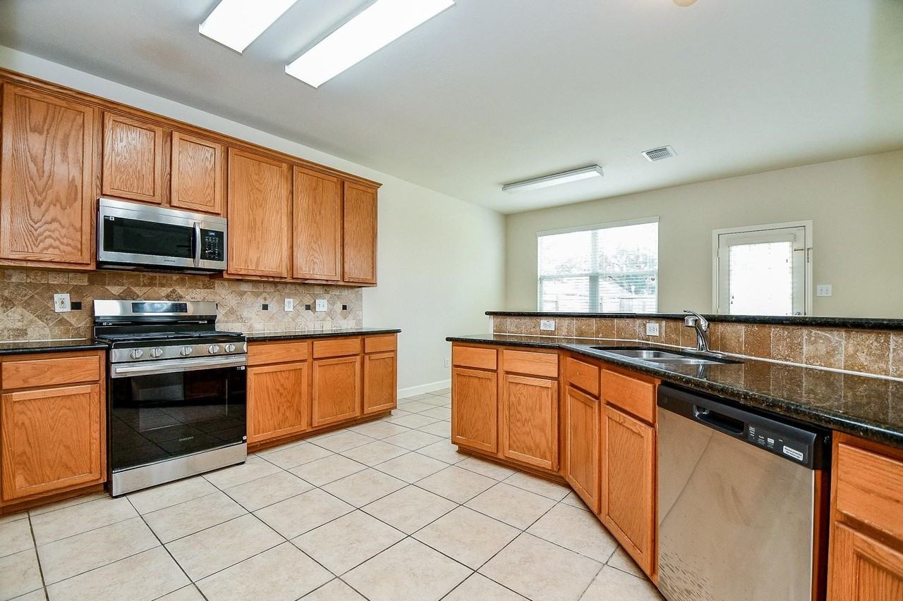 2707 Silk Tree Ln - Photo 2 of 19