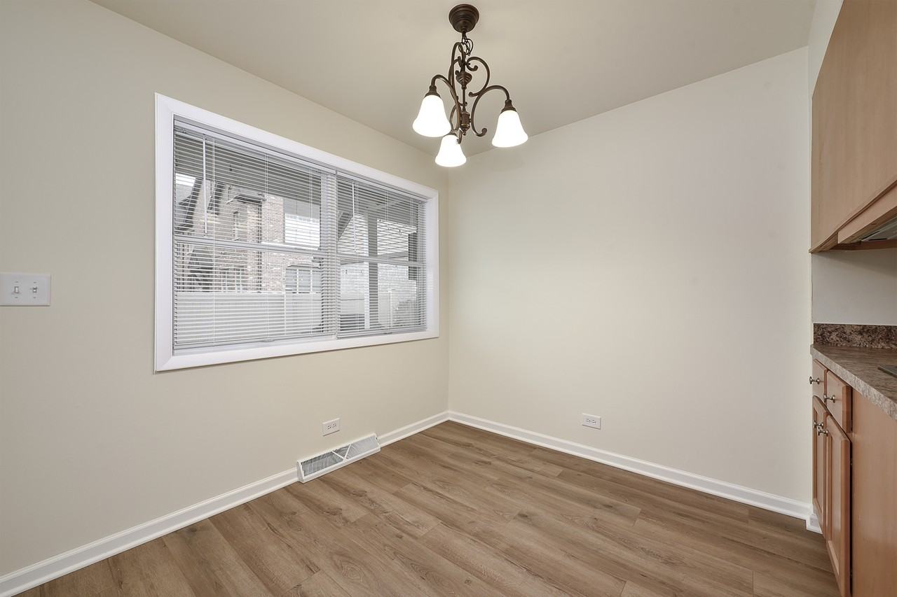 44 W Washington St ##1a - Photo 6 of 10