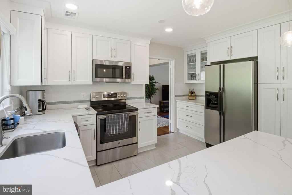 1509 Farsta Ct - Photo 5 of 40