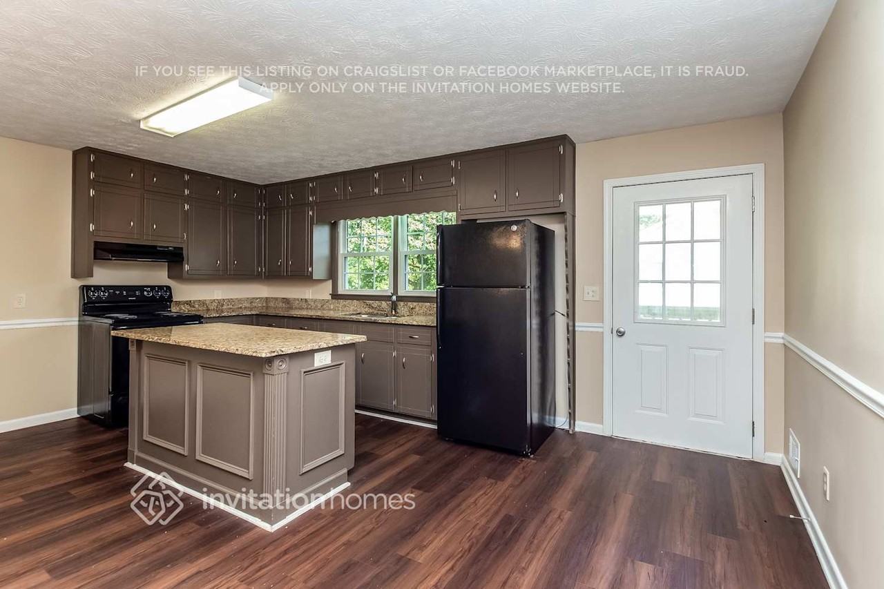 1597 Holly Brook Rd - Photo 4 of 16
