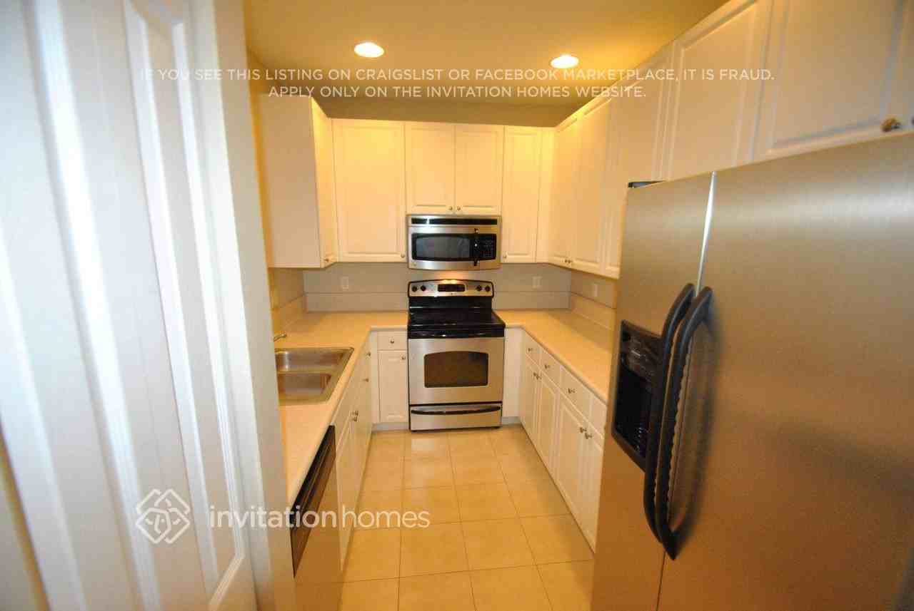 4304 Main St - Photo 3 of 8