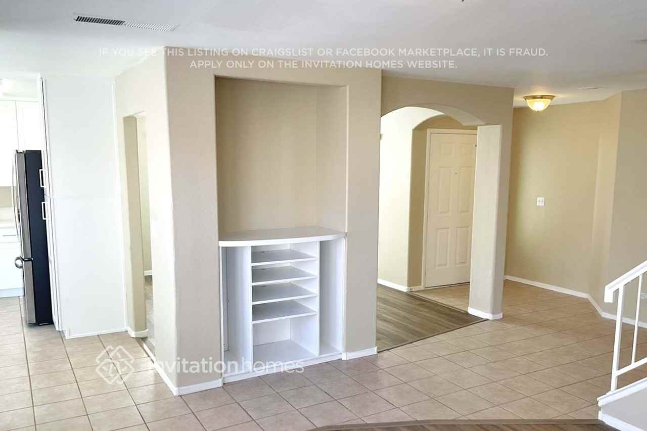 7009 Glass Slipper Ct - Photo 3 of 16