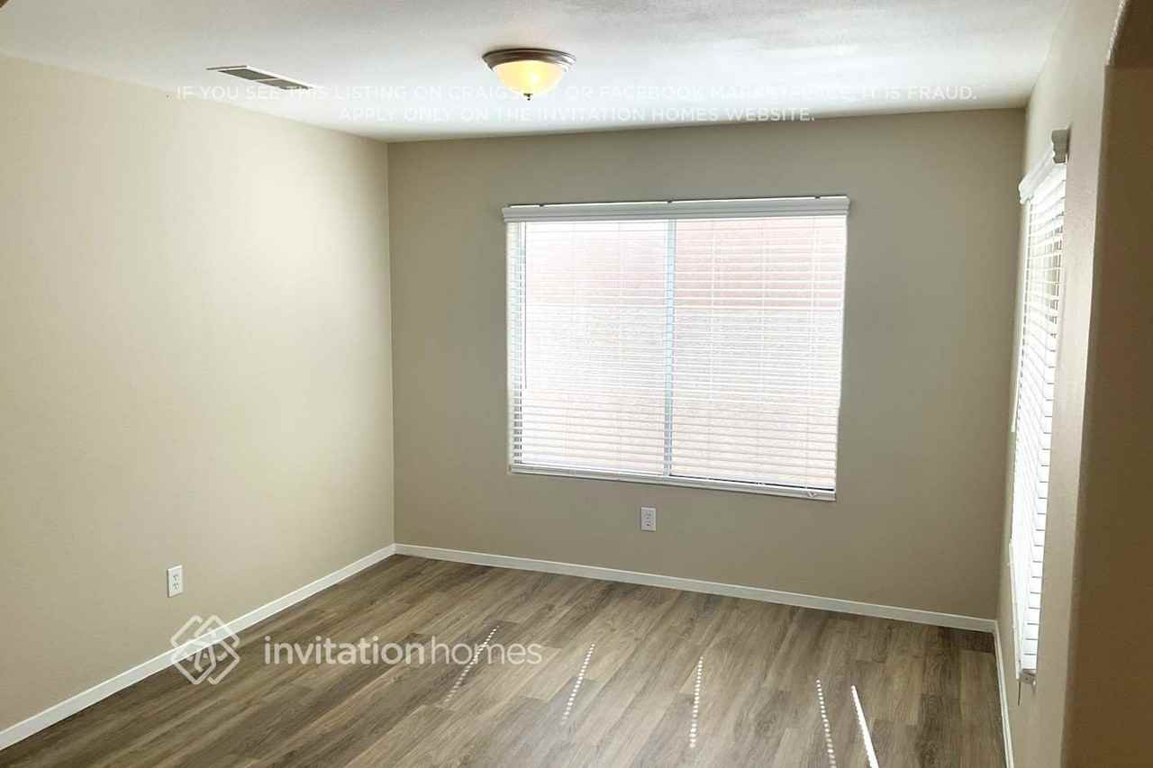 7009 Glass Slipper Ct - Photo 5 of 16