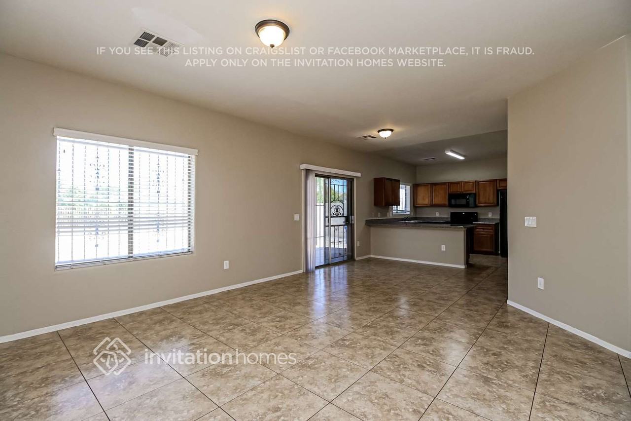 5814 S 11th St - Photo 5 of 18