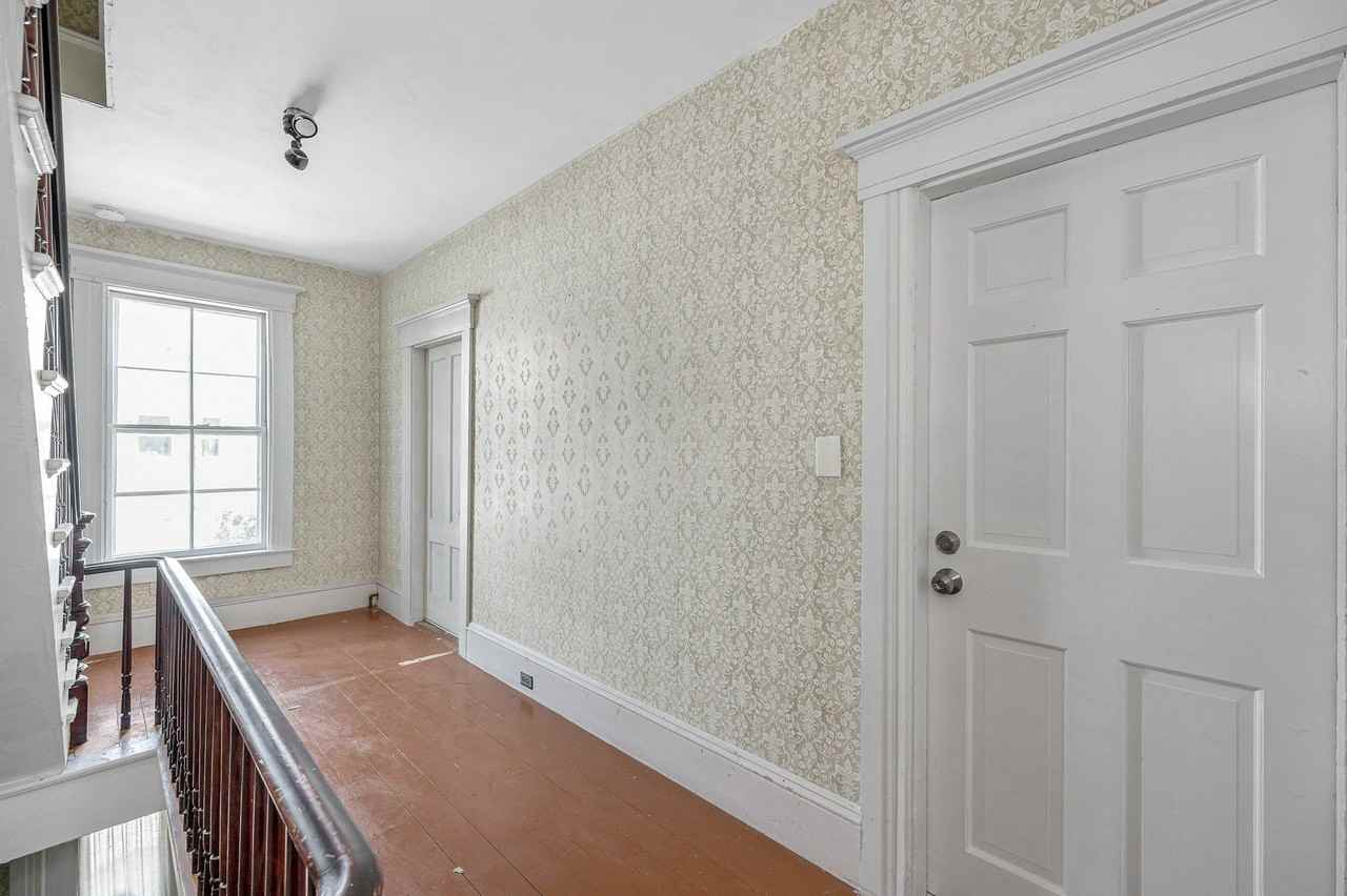 247 Spruce St - Photo 2 of 26