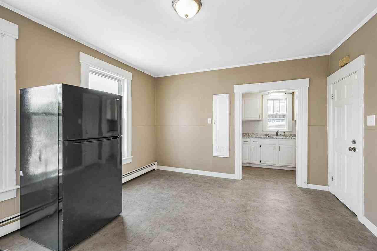 247 Spruce St - Photo 3 of 26