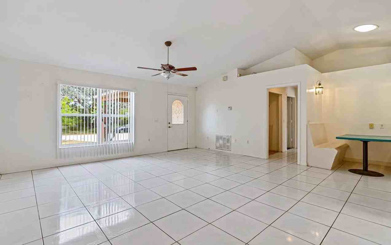 1706 Apache Street Northeast - Photo 4 of 14