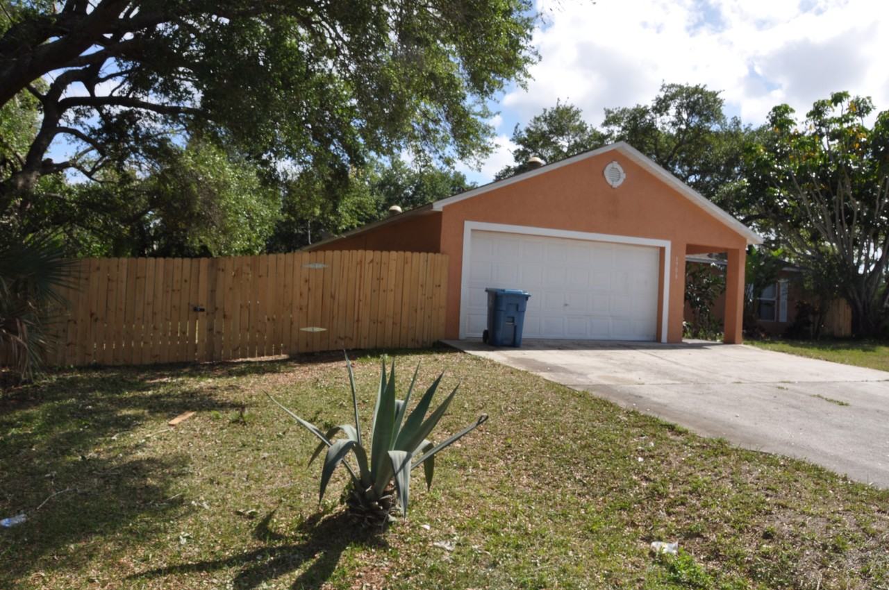 1706 Apache Street Northeast - Photo 3 of 14