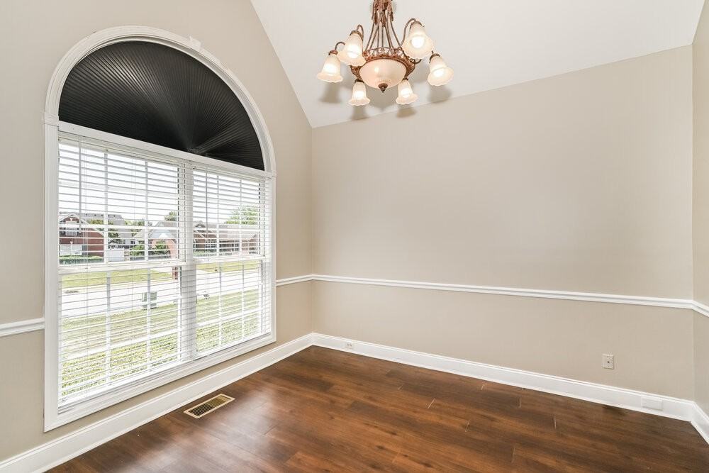 3418 Leslie Ln - Photo 6 of 17