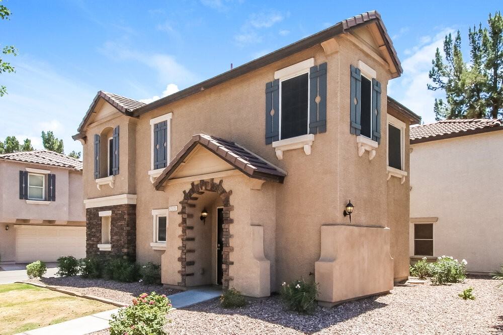 2121 E Huntington Dr - Photo 4 of 17