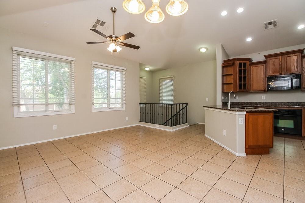2121 E Huntington Dr - Photo 5 of 17