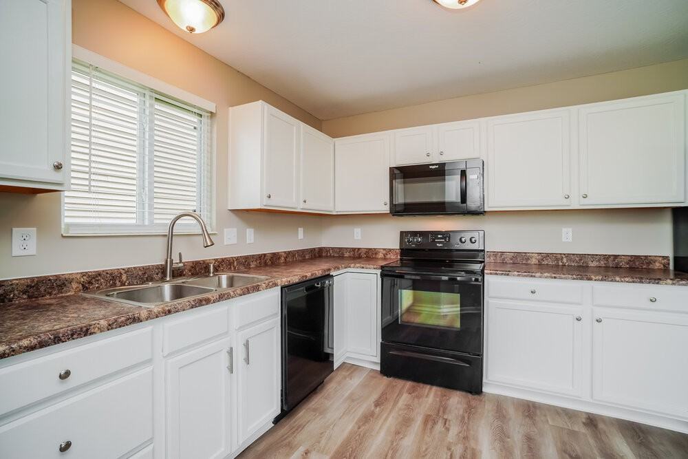 1249 Candora St - Photo 7 of 17