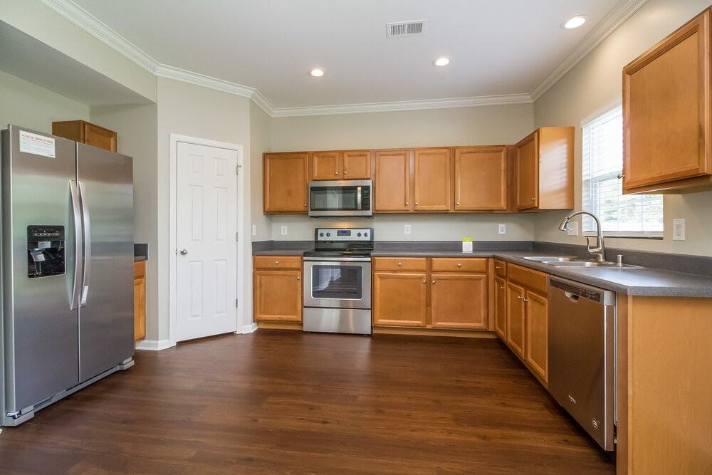 1016 Solomon Ln - Photo 7 of 17