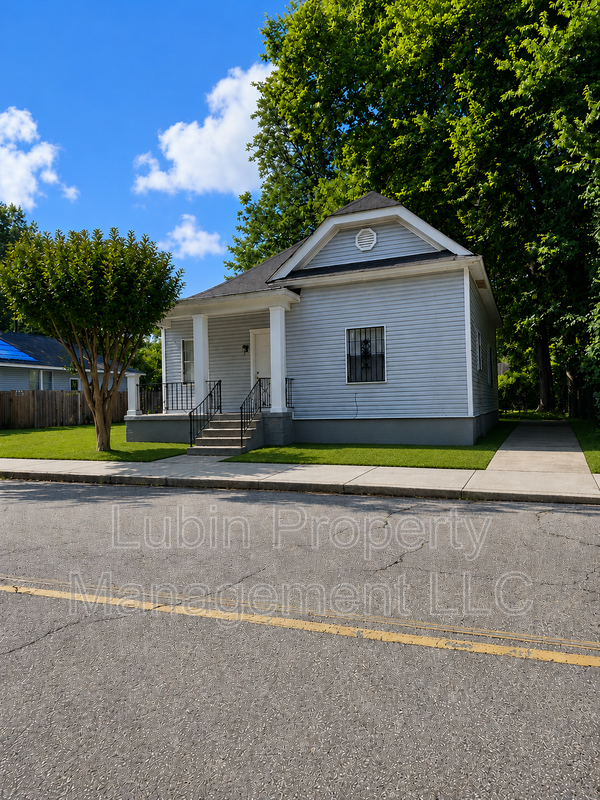 723 E Trigg Ave