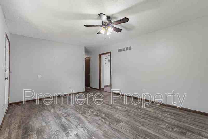 17308 E 41st St S - Photo 3 of 15