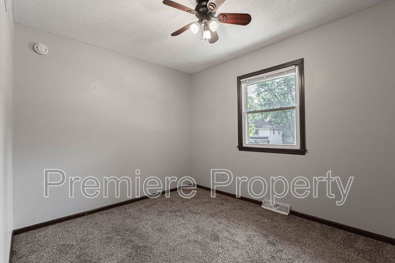 17308 E 41st St S - Photo 6 of 15