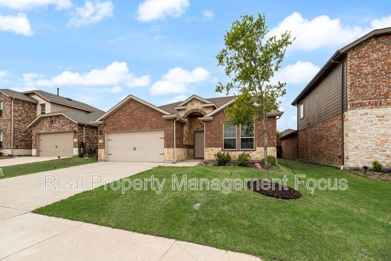 7205 Bledington Ln - Photo 2 of 30