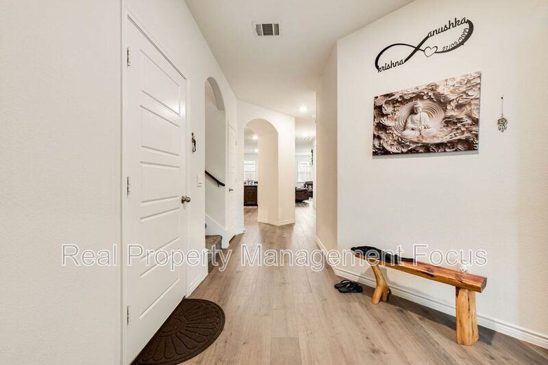7205 Bledington Ln - Photo 3 of 30