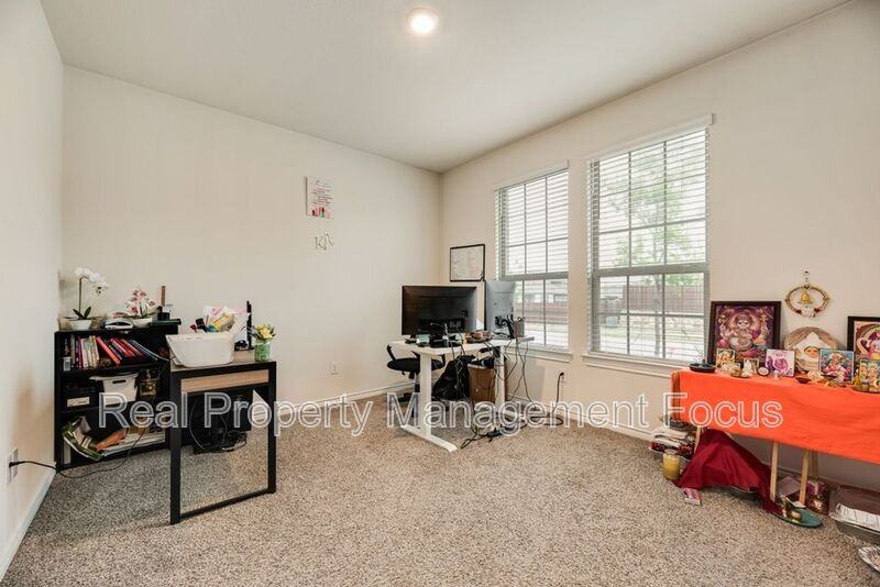 7205 Bledington Ln - Photo 5 of 30
