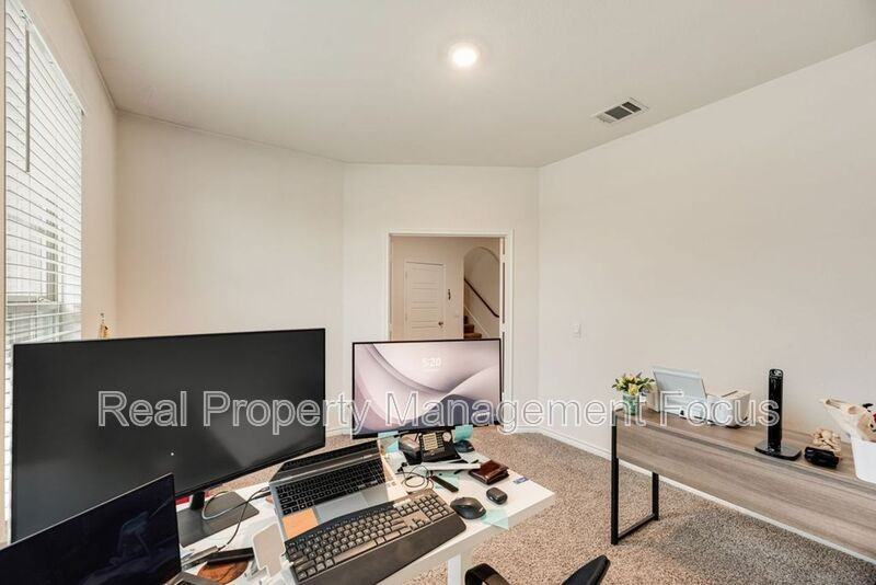 7205 Bledington Ln - Photo 6 of 30