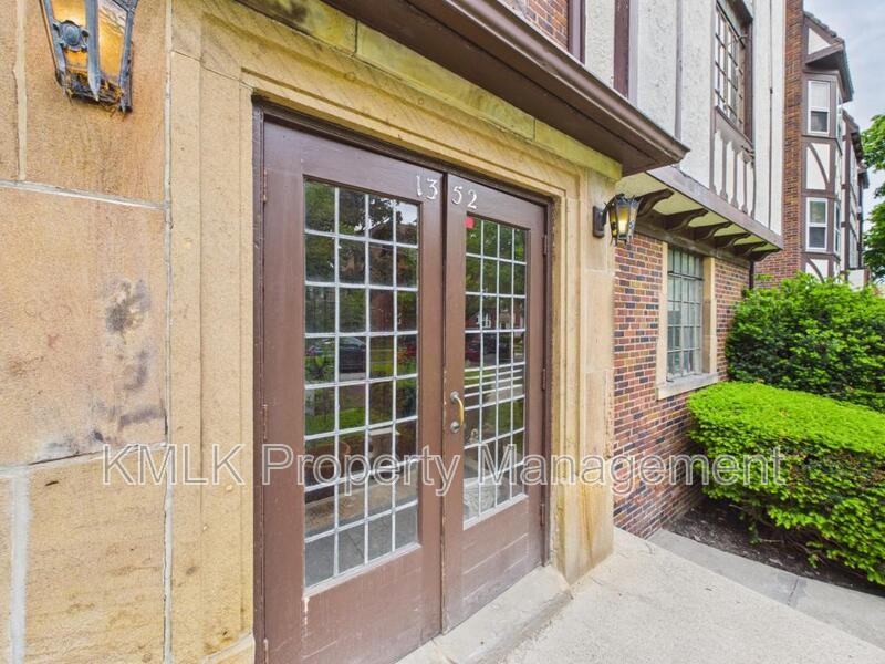 1352 Kenilworth Ave - Photo 3 of 28