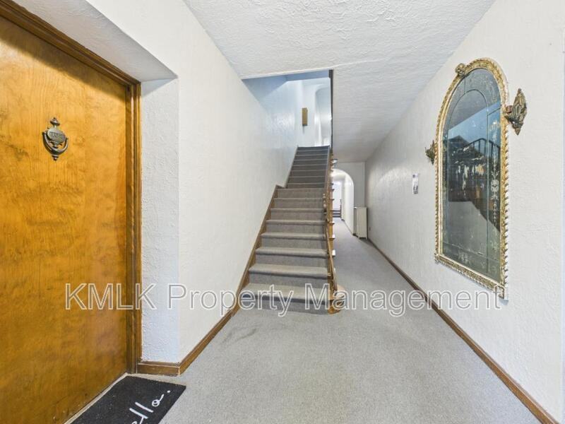 1352 Kenilworth Ave - Photo 4 of 28