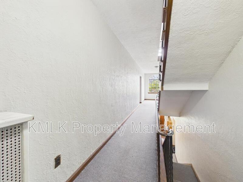 1352 Kenilworth Ave - Photo 5 of 28