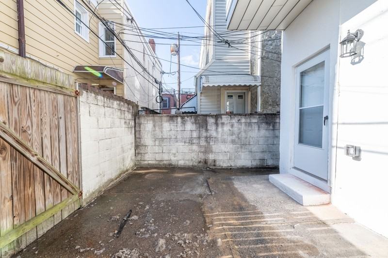 1422 Jackson St - Photo 5 of 12