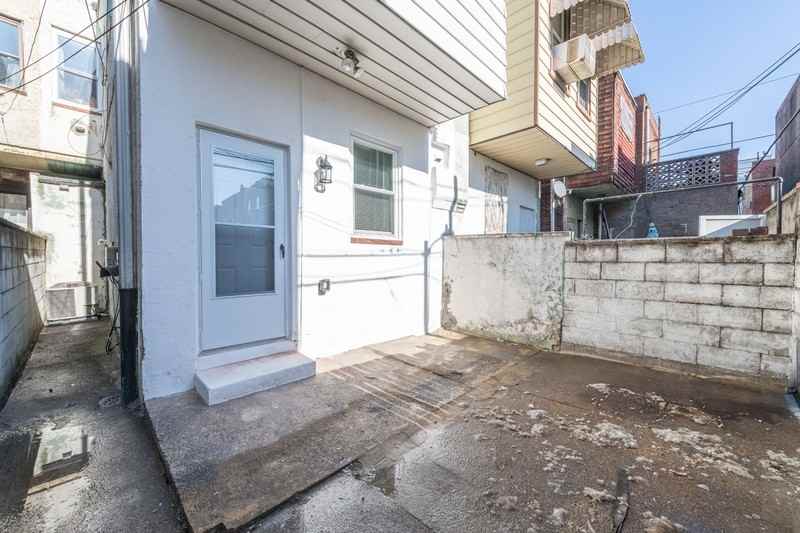 1422 Jackson St - Photo 6 of 12