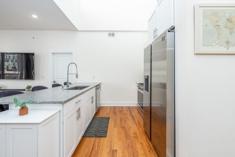 1003 N Bodine St - Photo 5 of 30