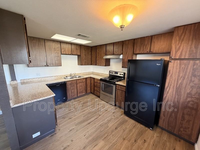 2650 Oxford Rd - Photo 2 of 14