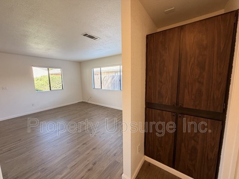 2650 Oxford Rd - Photo 7 of 14