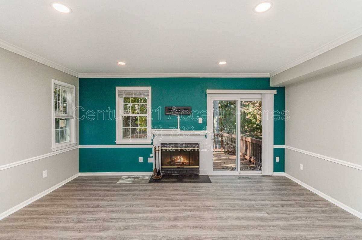 8512 Laurel Oak Dr - Photo 3 of 10