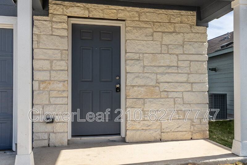 5444 Calton Bnd - Photo 4 of 35