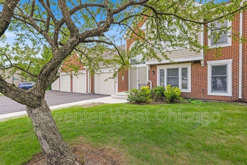 1851 Fox Run Dr #B - Photo 3 of 21