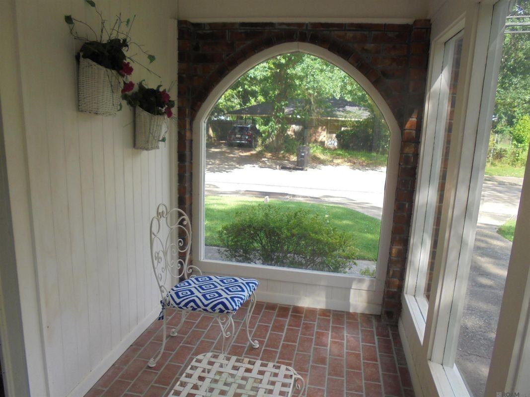 2411 Valley St - Photo 2 of 14