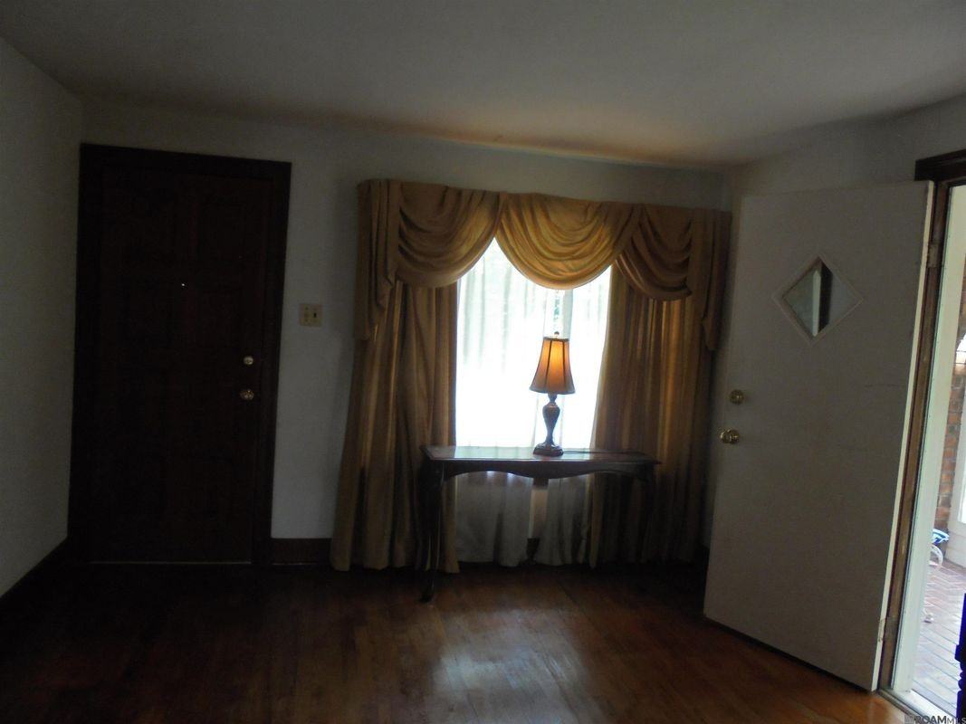 2411 Valley St - Photo 3 of 14