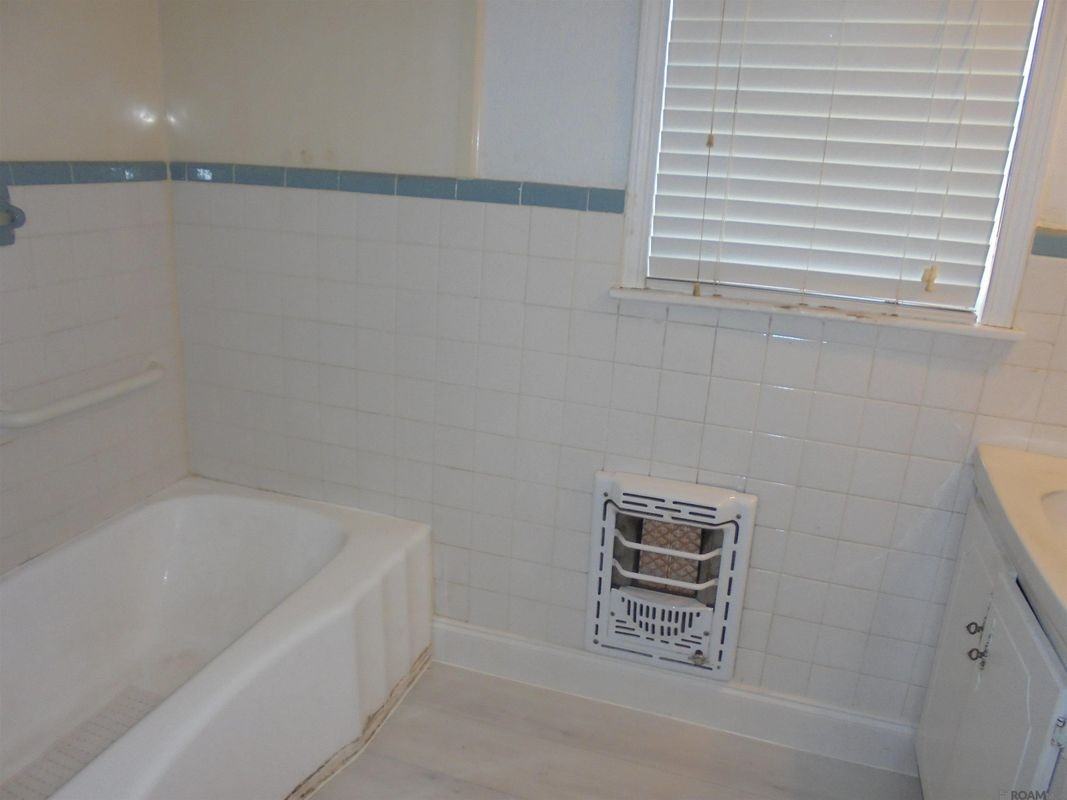 2411 Valley St - Photo 5 of 14
