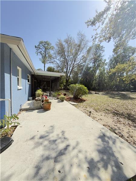 25356 Pinson Dr - Photo 2 of 10