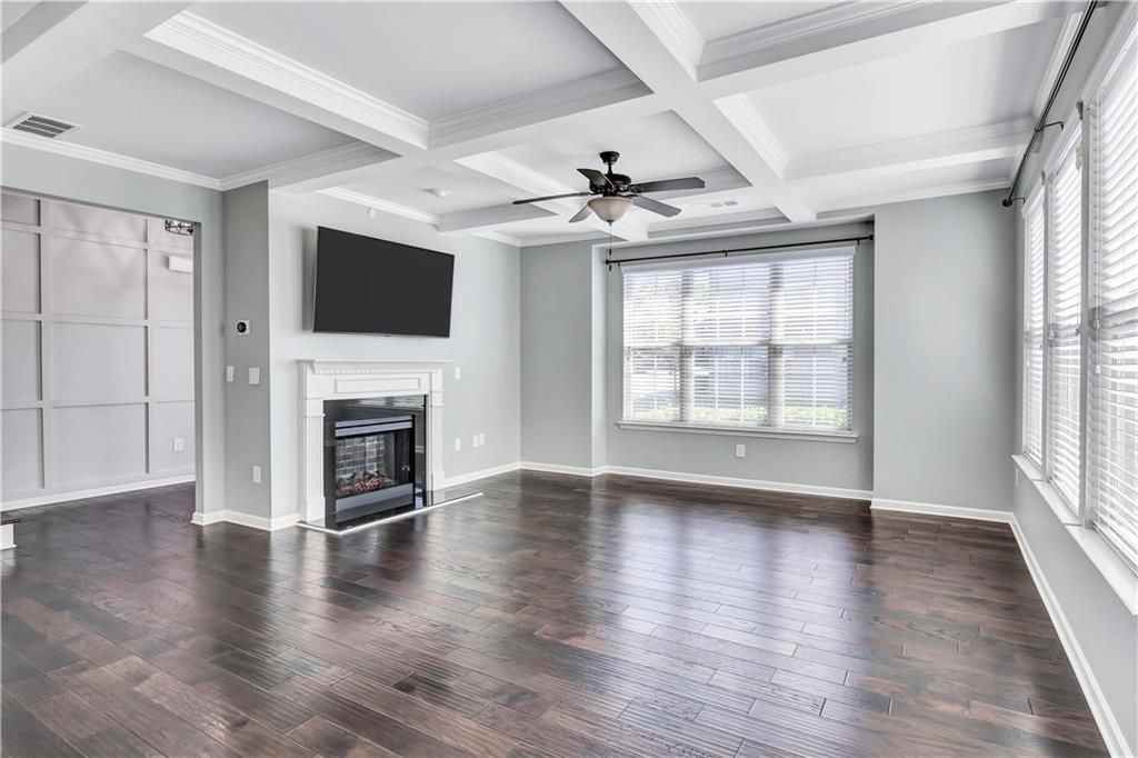 330 Avalon Sq - Photo 5 of 50