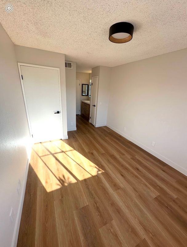 918 W College St - Photo 7 of 10