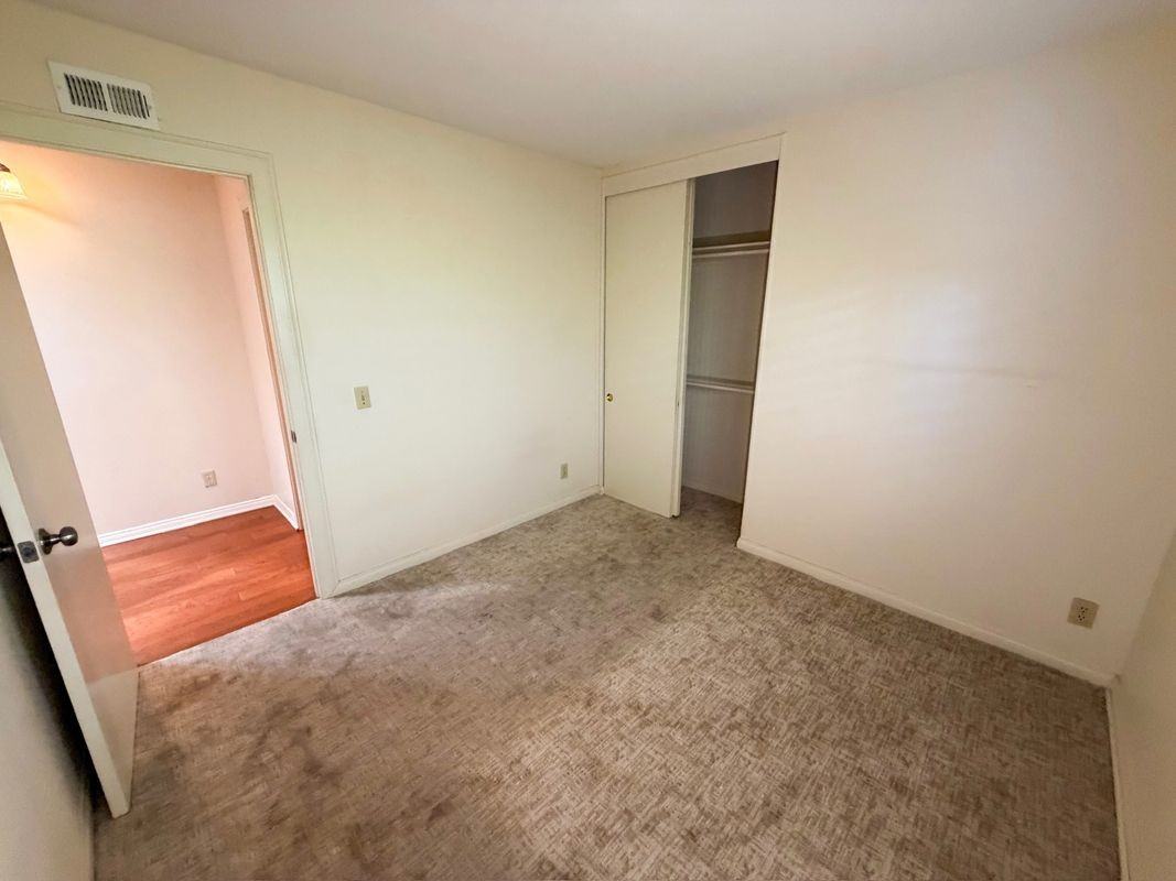 1732 Sea Pines Rd - Photo 4 of 11