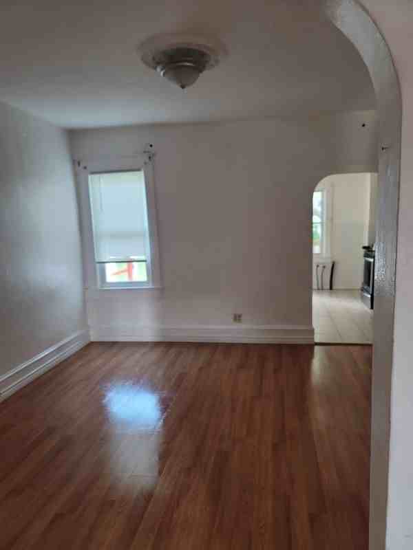 1412 Washburn St - Photo 3 of 10