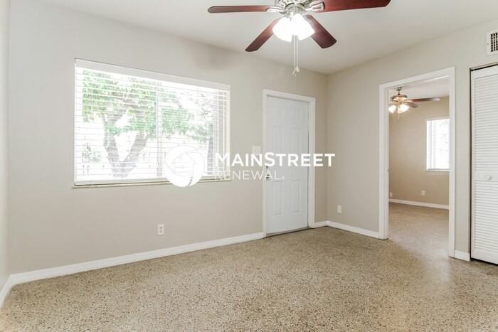 1407 N 57th Ave - Photo 3 of 16