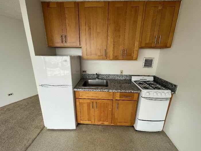 750 Amana St #111 - Photo 3 of 5