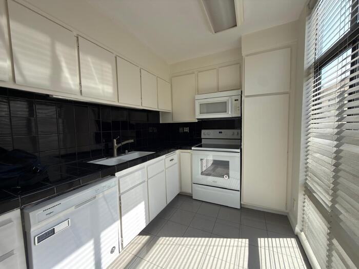 14912 Dickens St #13 - Photo 3 of 18