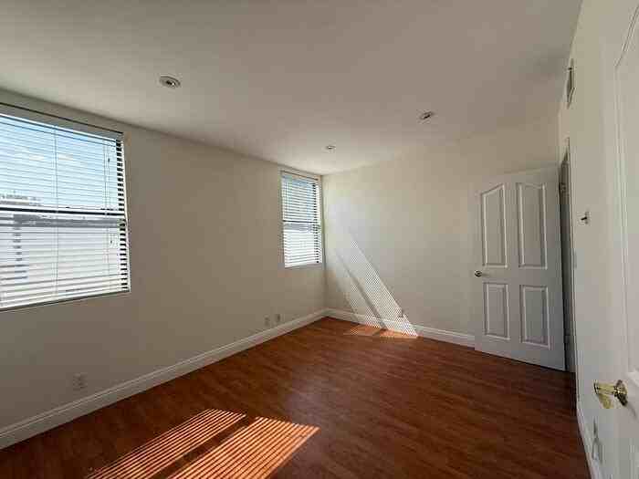 14912 Dickens St #13 - Photo 6 of 18