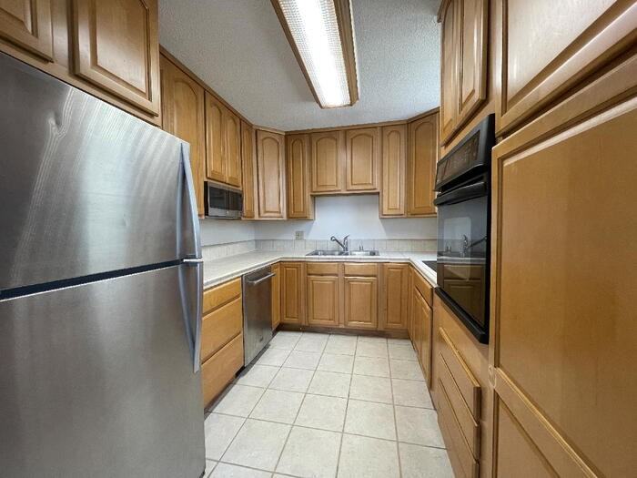 1717 Ala Wai Blvd - Photo 3 of 5
